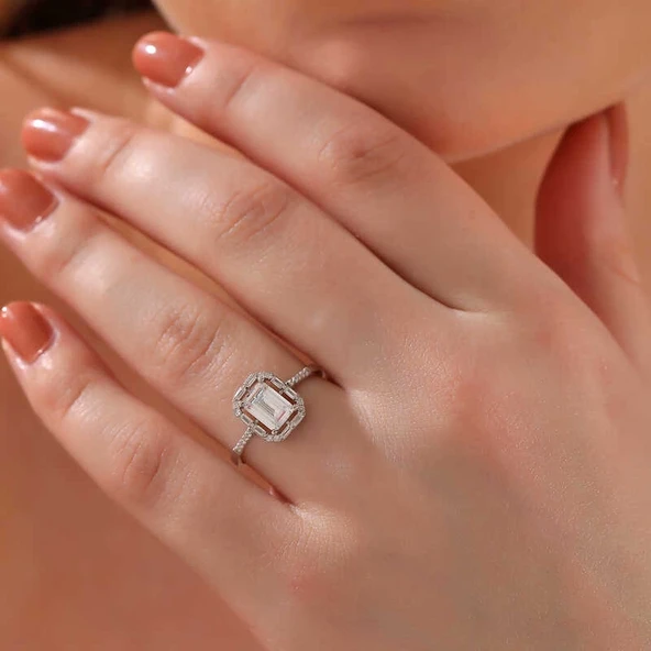 Gümüş Beyaz Baget Taşlı Kadın Yüzük - Resim 2