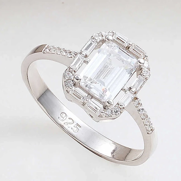 Gümüş Beyaz Baget Taşlı Kadın Yüzük ürün görseli