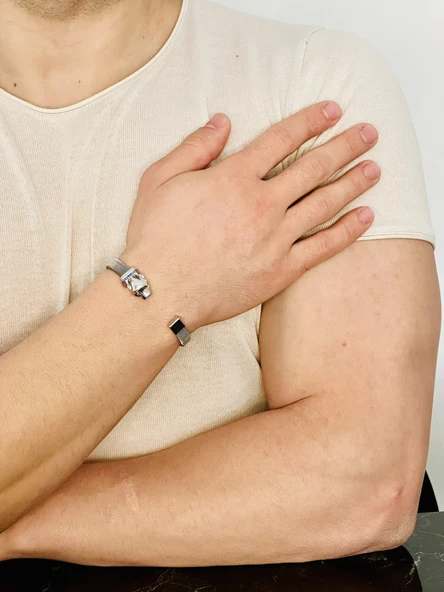 Erkek Kaplan Başlı Gümüş Bileklik Garnet Gözlü Safir Detaylı Çelik Bant Kararmaz Şık Takı ürün görseli