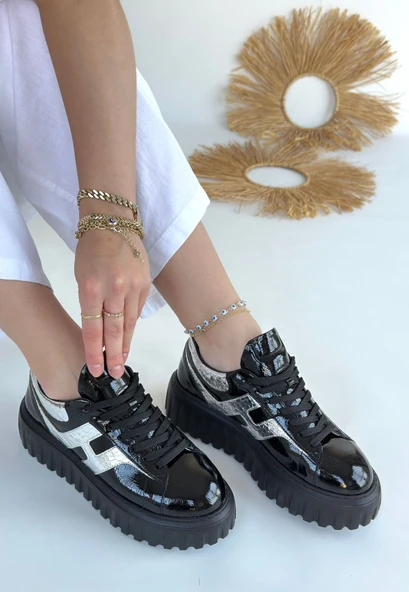 Gesti Siyah Rugan Gümüş Detaylı Bağcıklı Spor Ayakkabı - Resim 2