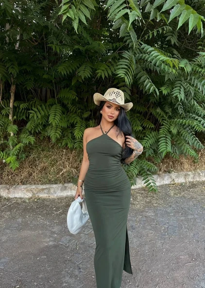 BOYUNDAN BAĞLAMALI YIRTMAÇ DETAYLI ELBİSE YEŞİL ASTARLI