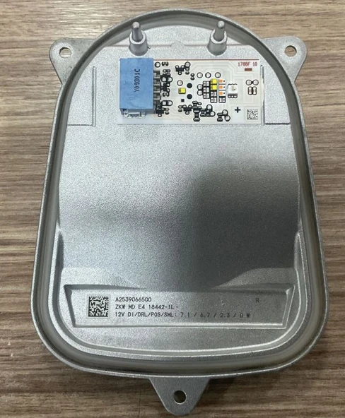 MERCEDES W253 GLC UYUMLU FAR BEYNİ SAĞ A2539066600 - 2