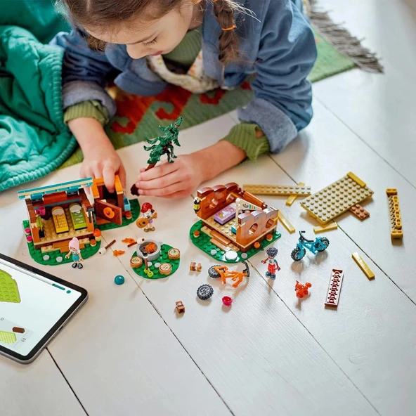 LEGO Friends Macera Kampı Şirin Kulübeler 42624-7 Yaş ve Üzeri Kız ve Erkek Çocuklar için 3 Mini Bebek ve 1 Tilki Figürü - 5
