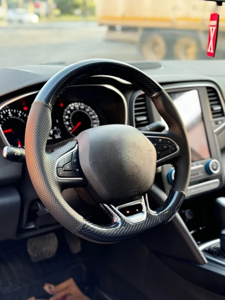 Megane 4 Araca Tam Uyumlu Dikmeli Direksiyon Kılıfı (5D Kristal Karbon Soft Nokta) - Resim 3