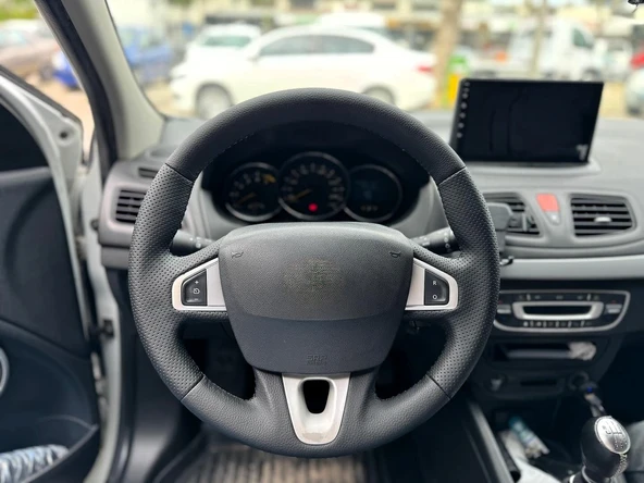 Fluence Araca Özel Direksiyon Kılıfı (NOKTA DÜZ) ürün görseli