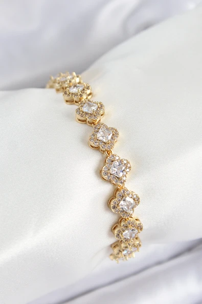 Pirinç Zirkon Taşlı Yonca Baget Model Gold Renk VIP Seri Kadın Bileklik - TJ-BB7510