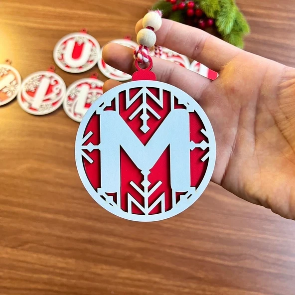 11 Harfli Kırmızı Beyaz İpli MUTLU YILLAR Yazılı Ahşap Yılbaşı Ağaç Süsü - Resim 2