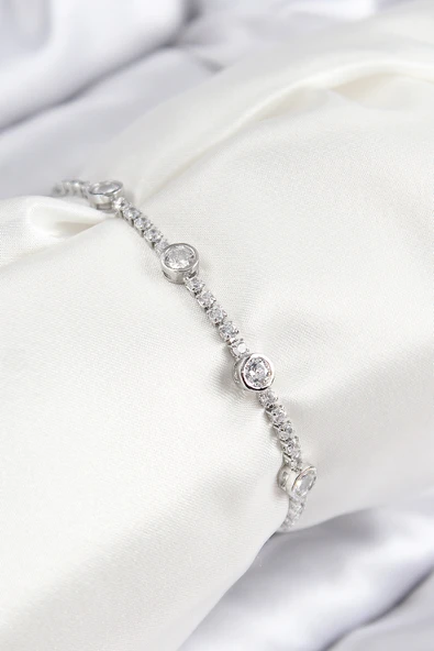 Pirinç Zirkon Taşlı Daire Model Gümüş Renk Asansörlü Kadın Bileklik - EBJ250816W37451 ürün görseli