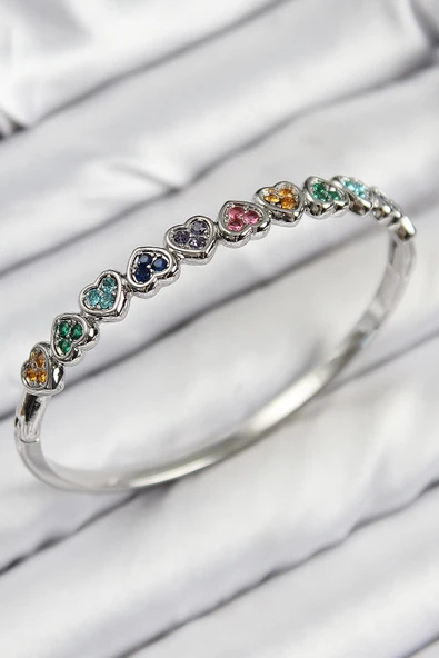 Pirinç Renkli Zirkon Taşlı Sıralı Kalp Model Gümüş Renk Kadın Kelepçe - TJ-BB7677