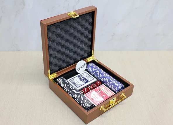 Deri Çantalı 100 Chip Ve 2 Adet İskambil Kağitına Sahip Poker Oyunu Alk4228 - 1