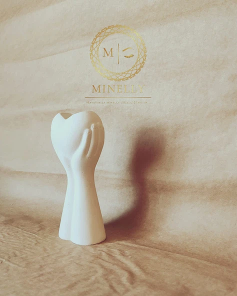 Minelly Sevgiye Tutunan Eller - 2