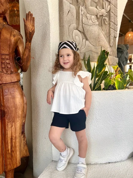 Fırfır Kollu Kız Çocuk Takımı – Ekru Üst & Lacivert Şort