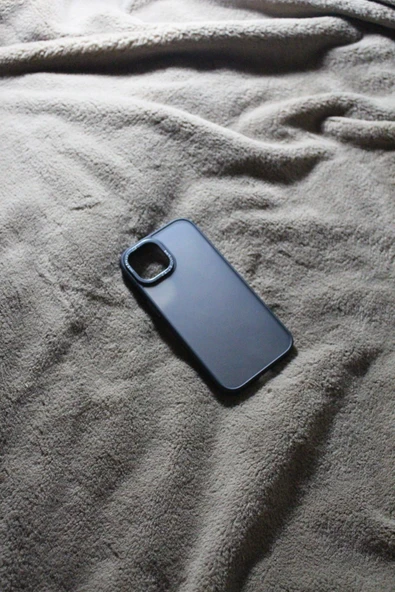 İphone 15 Uyumlu Yanları Renkli Sert Silikonlu Kılıf