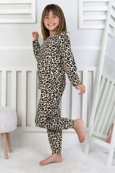 Minik Uyku Avcısı - Vahşi Rahatlık Serisi Leopar Desenli Kız Çocuk Pijama Takımı ürün görseli