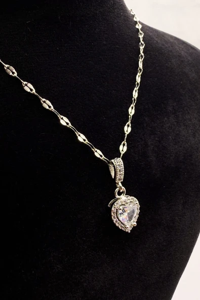 Aşkın Işıltısı Kalp Taşlı Kolye ürün görseli 1