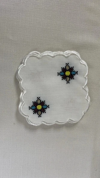 NİVEMESHOME KANAVİÇE NAKIŞLI KARE (6 ADET) KETEN KOKTEYL PEÇETESİ KAHVE YANI SUNUMLUK