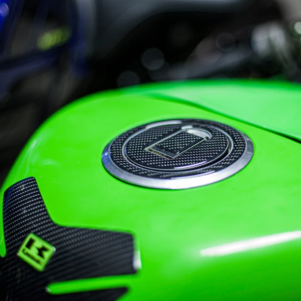 Kawasaki ZX-6R 2006 ile Uyumlu Kaydırmaz 6D Karbon 13 Parça Tank Pad Seti GC74 - 4