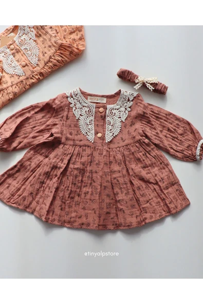 Necix's Yakası Nakışlı Müslin Kumaş Tasarım Çiçek Desenli Toka Hediyeli Kız Bebek Elbise