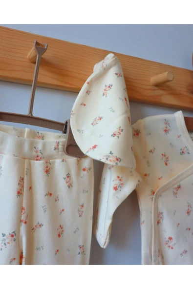 TinyAlp Çıtır Çiçek Desenli Naturel Kumaş Kız Bebek Yenidoğan Takımı - 6