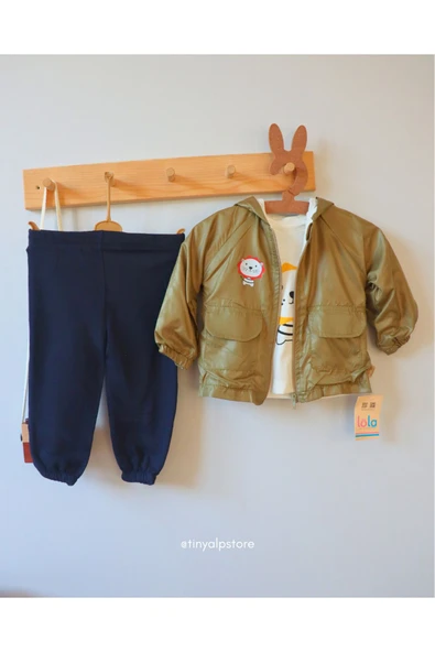 TinyAlp Aslan Desenli Kapşonlu Yağmurluk Ve Alt Üst Erkek Bebek 3'lü Takımı - 4
