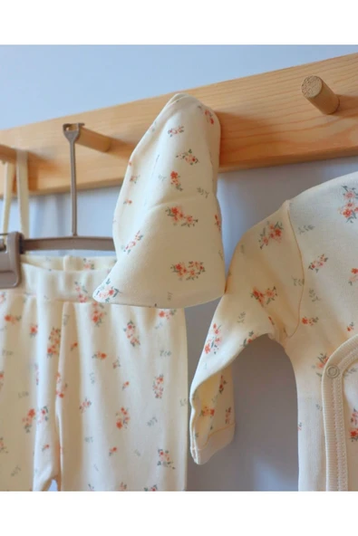 TinyAlp Çıtır Çiçek Desenli Naturel Kumaş Kız Bebek Yenidoğan Takımı - 4