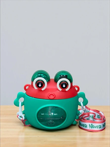 YEŞİL RENK KURBAĞA ŞEKLİNDE EĞLENCELİ ÇOCUK MATARASI – 600 ML