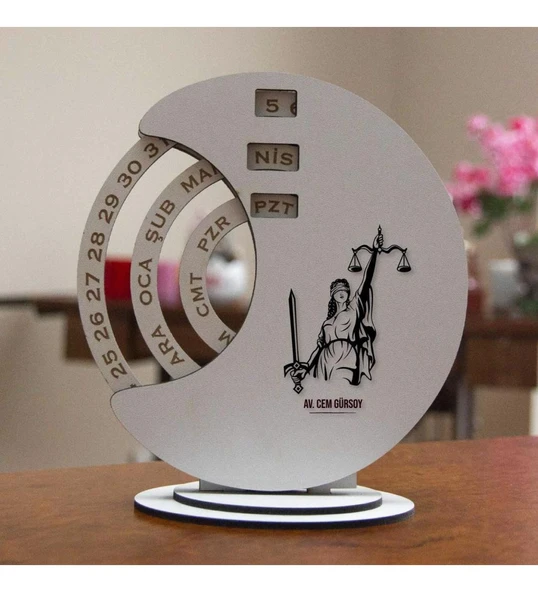 Kişiye Özel Terazi Tutan Kadın ve Kılıç Temalı Yuvarlak Döner Takvim ürün görseli 1