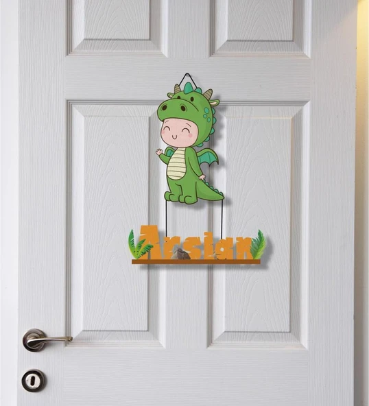 Meşgalem Yeşil Ejderha Kostümlü Bebek Temalı Kişiye Özel Kapı Süsü ürün görseli