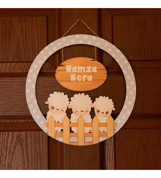 Meşgalem Bahçedeki Minik Kuzucuklar Temalı Kişiye Özel Kapı Süsü ürün görseli