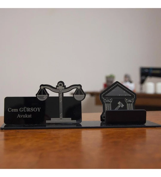 Kişiye Özel Siyah Pleksi Avukatlar Günü Özel Masaüstü İsimlik ürün görseli 1