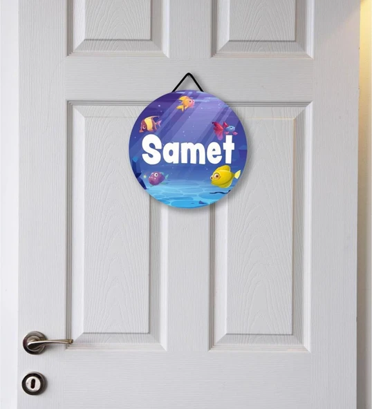 Meşgalem Yavru Balıklarla Dolu Akvaryum Temalı Kişiye Özel Kapı Süsü ürün görseli