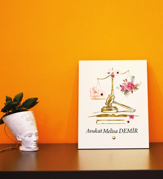 Kişiye Özel Avukatlar Günü Ayaklı Ahşap Masaüstü İsimlik 20cmx25cm ürün görseli 1