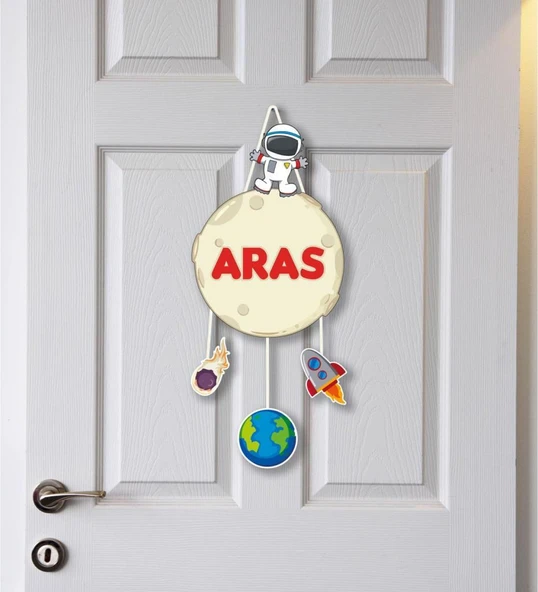 Meşgalem Uzayda Astronot Bebek Temalı Kişiye Özel Kapı Süsü ürün görseli
