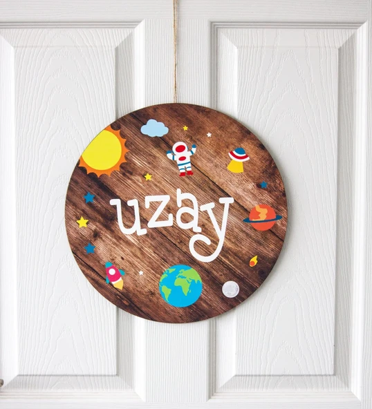 Meşgalem Kahverengi Zemin ve Uzay Temalı Kişiye Özel Kapı Süsü ürün görseli