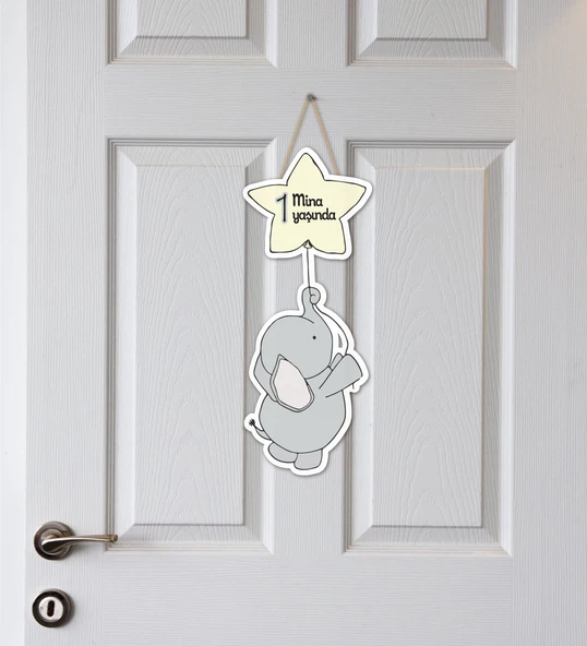 Meşgalem Yıldız Tutan Fil Yavrusu Temalı Kişiye Özel Kapı Süsü ürün görseli