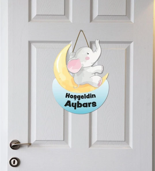 Meşgalem Ayda Yürüyen Fil Yavrusu Temalı Kişiye Özel Kapı Süsü ürün görseli