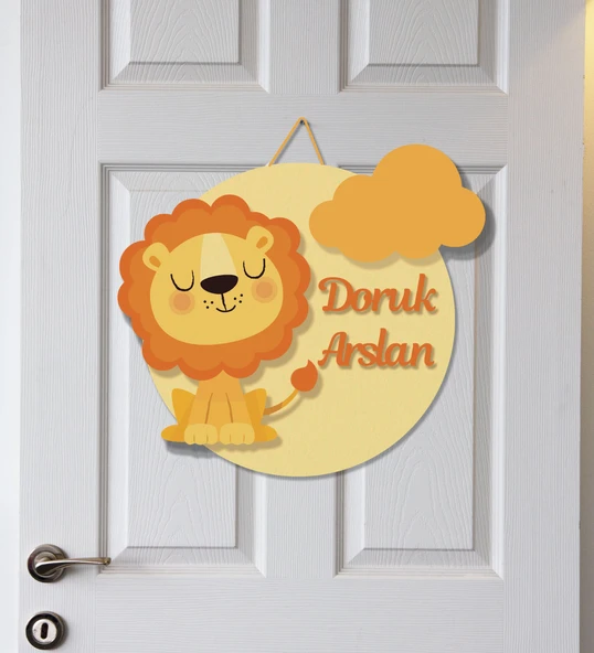 Meşgalem Hayal Kuran Minik Aslan Temalı Kişiye Özel Kapı Süsü ürün görseli