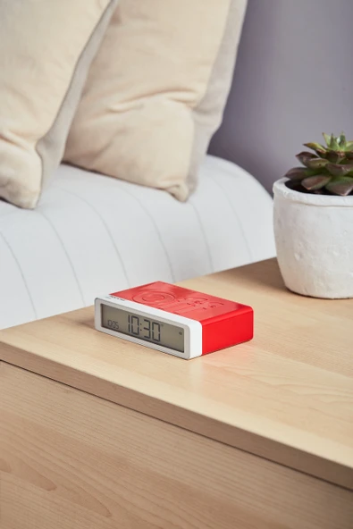 Lexon x Pantone Flip Klasik Şarj Edilebilir Alarm Saat Kırmızı - 3