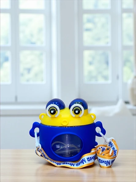 MAVİ RENK KURBAĞA ŞEKLİNDE EĞLENCELİ ÇOCUK MATARASI – 600 ML