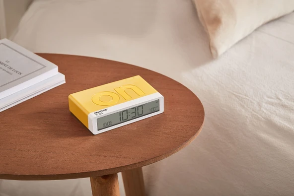 Lexon x Pantone Flip Klasik Şarj Edilebilir Alarm Saat Sarı - 3