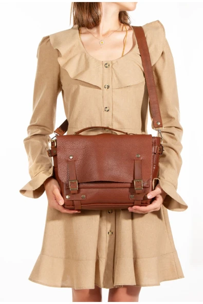 saraci leather craft Şık Ve Fonksiyonel Fransız Tarzı Deri Omuz Çantası – El Yapımı Hakiki Deri Taba