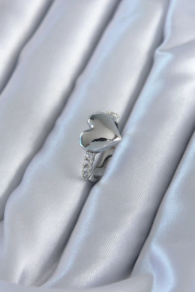 Gümüş Renk Pirinç Zirkon Taşlı Kalp Model Kadın Yüzük ürün görseli 1