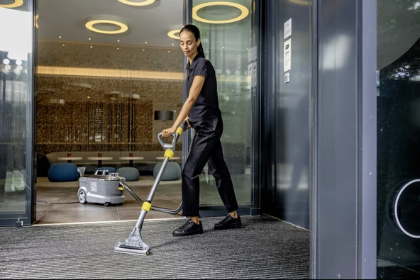 Karcher Puzzi 10/1 Halı Yıkama Makinesi - Resim 4