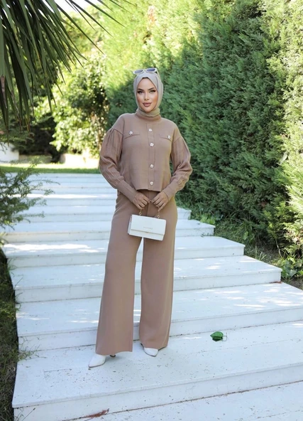 Taş düğmeli ikili triko takım vizon ürün görseli