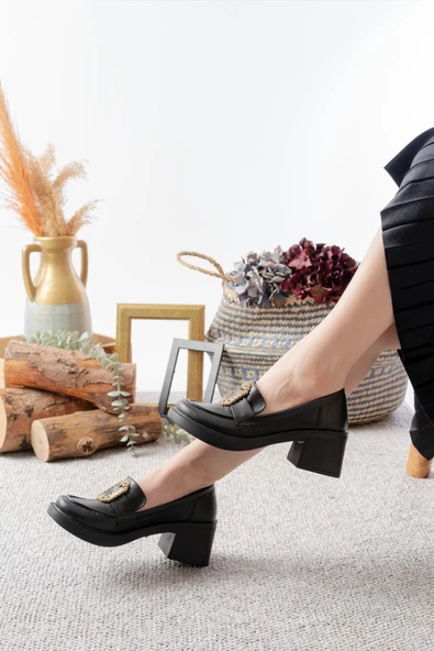 Kadın Aria Siyah Cilt Toka Detaylı 6 cm Topuklu Lofer Ayakkabı - 3