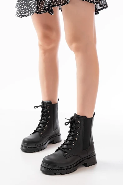 2051-298 Siyah Luna Düz Topuklu Bağcıklı Lastikli Günlük Kadın Bot ürün görseli