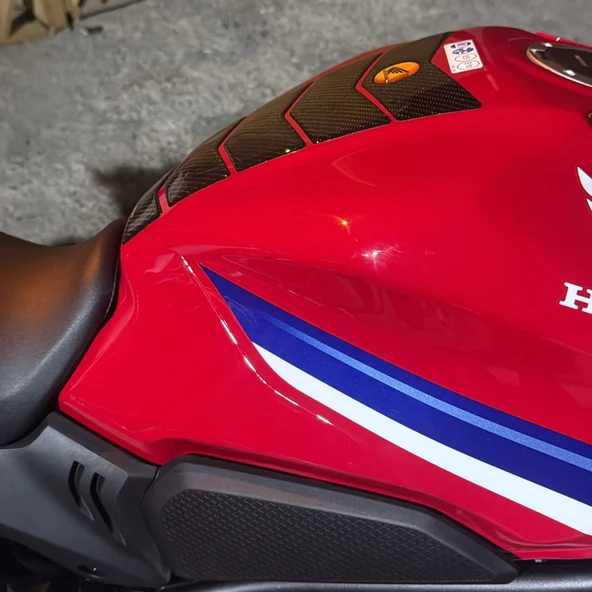 Honda CBR650R 2025 Kırmızı Motor ile Uyumlu Kaydırmaz 6D Karbon ve Şeffaf 41 Parça Tank Pad Seti GC41 - 4