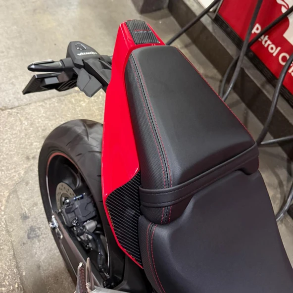 Honda CBR650R 2025 Kırmızı Motor ile Uyumlu Kaydırmaz 6D Karbon ve Şeffaf 41 Parça Tank Pad Seti GC41 - 3