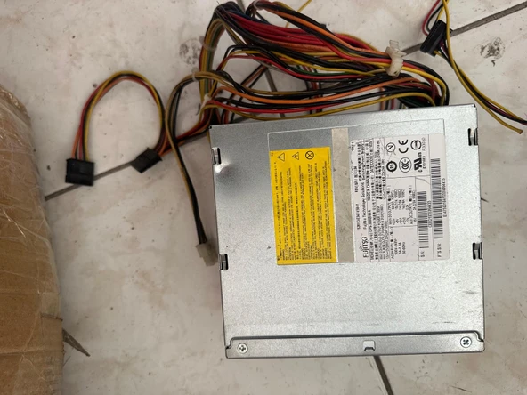 Fujitsu Power Supply S26113-E547-V50-01 DPS-300AB-44 300W ATX 24-Pin 2.EL KULLANILMIŞ ürün görseli 1