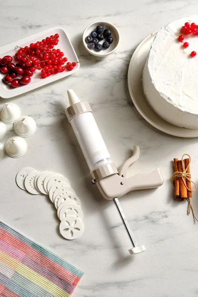 x Refika Pasta Süsleme Aparatı 26,7 cm ürün görseli